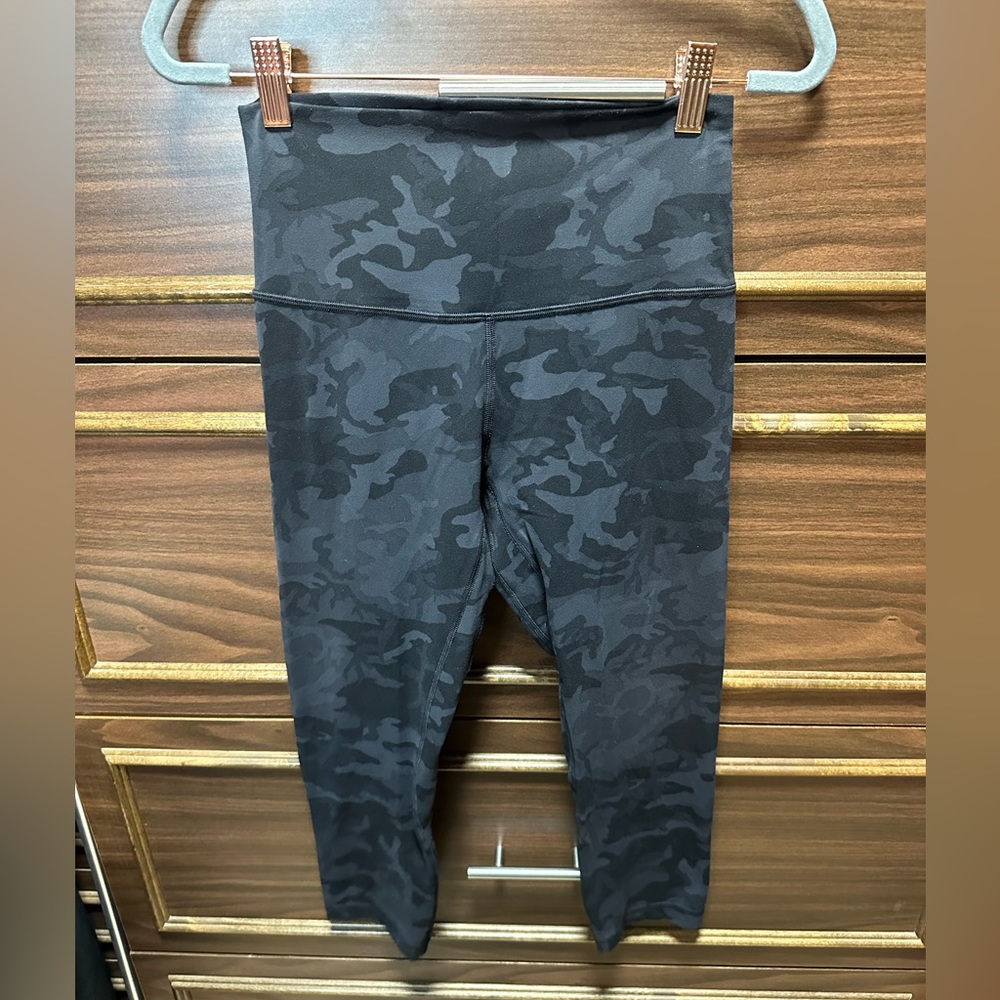 Lululemon Align HR Crop 21" Size 6